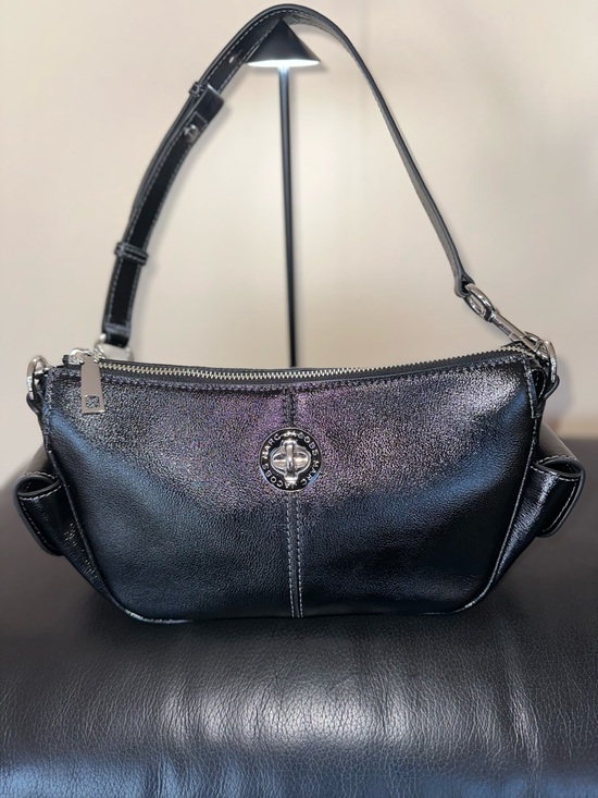 Marc Jacobs Handbags - Marc Jacobs Signet Turnlock Leather Shoulder Bag –  NWOT ✨ Retail: $458